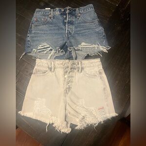 Stylish Distressed Denim Shorts - Blue and light wash 
Levi501 w25 Vermet XS
